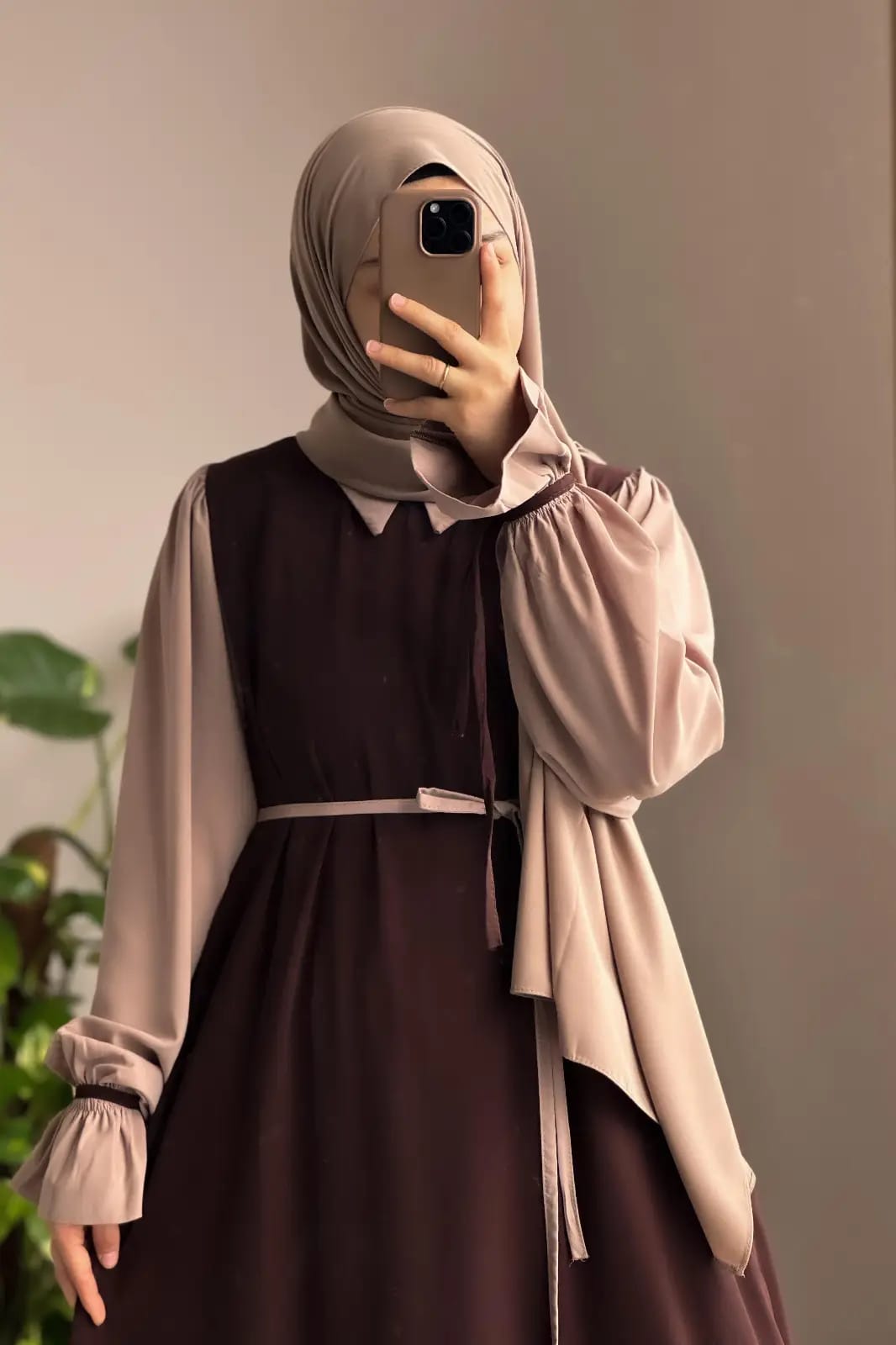 Collar Belted Abaya with Stroller