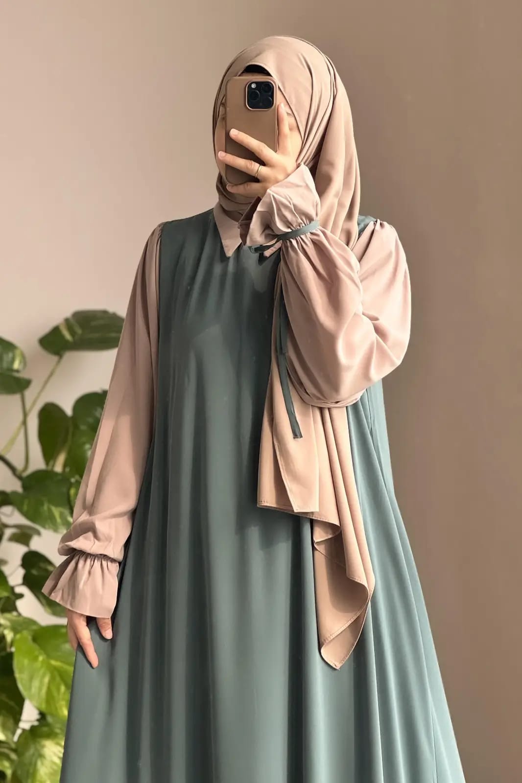 Collar Belted Abaya with Stroller