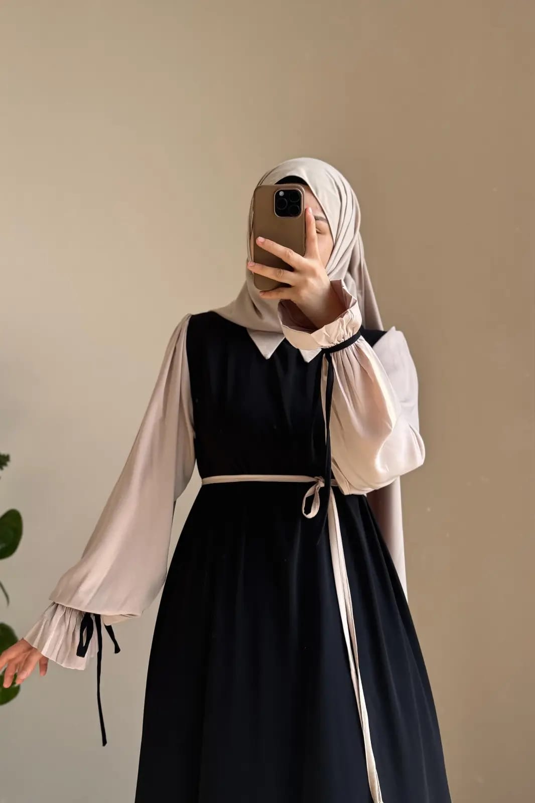 Collar Belted Abaya with Stroller